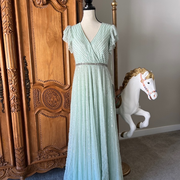 NWT Mac Duggal 5502 Green Sequined Wrap Over Ruffled Cap Sleeve Gown Green 8 - Picture 10 of 11